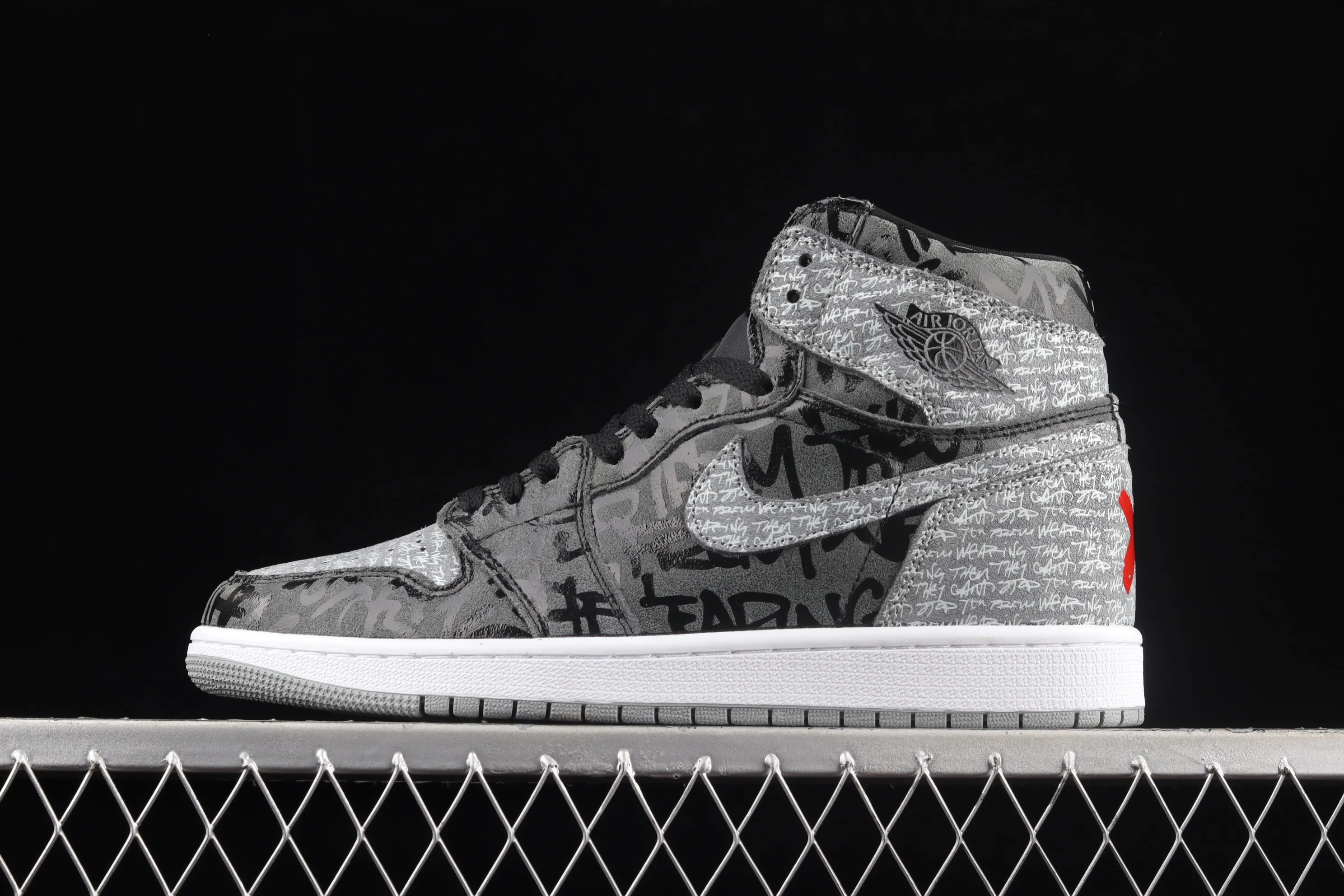 All categories Air Jordan Jordan series basketball shoes Air Jordan 1 High Air Jordan 1 High OG "Rebellionaire" AJ1 Joe 1 black and gray banned "Rebelionaire" high-top basketball shoes 555088-036